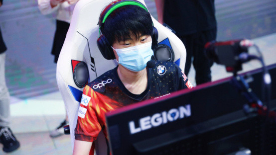 迫使防守内 迫使防守内