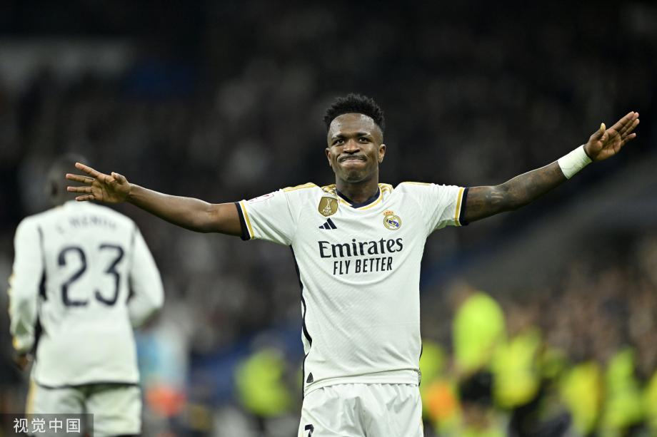 官方：26岁奥斯梅恩永久转会加拉塔萨雷 年薪1500万